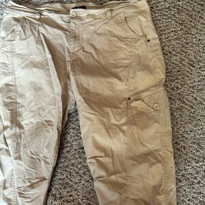 💚3/$25 Ellos women size 20 tan capris